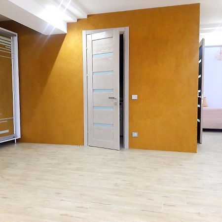 Light Apartment Center City 基希讷乌 外观 照片
