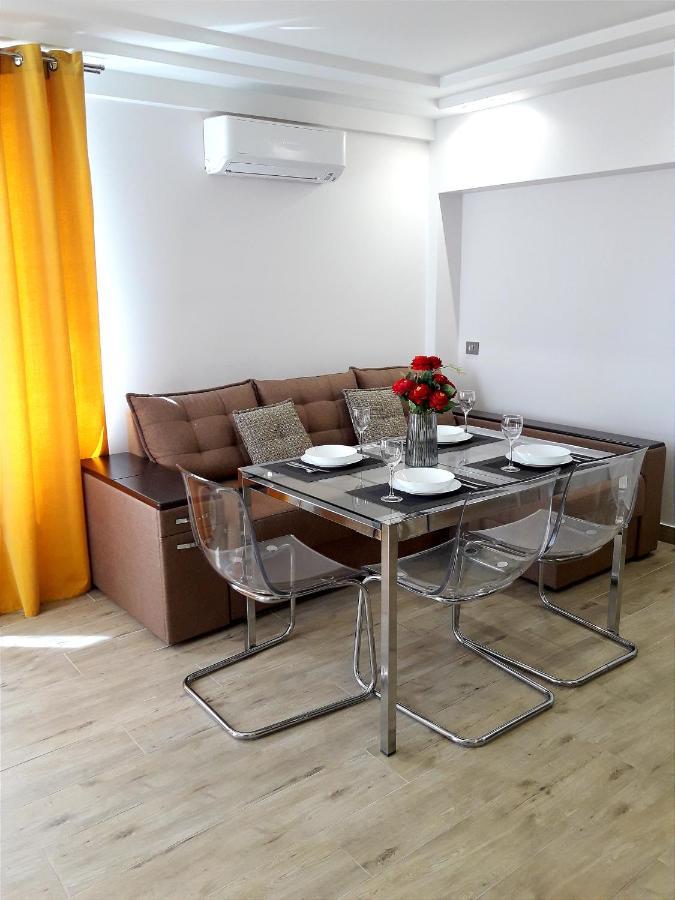 Light Apartment Center City 基希讷乌 外观 照片