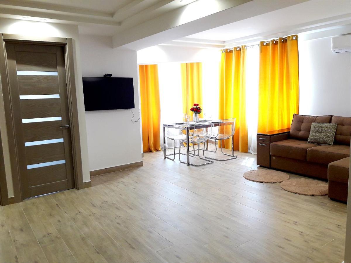 Light Apartment Center City 基希讷乌 外观 照片